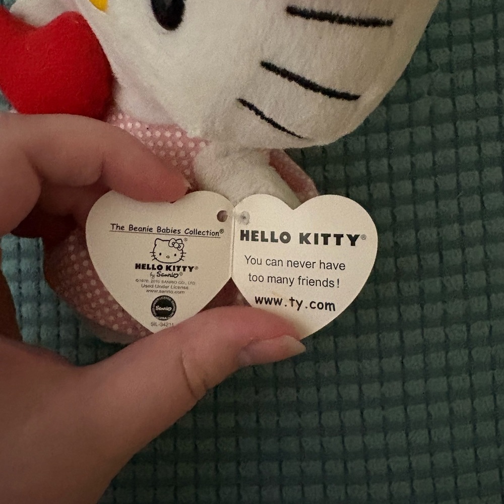 NWT Ty HELLO KITTY Pink/White Spotted Dress & Bow Holding Heart Beanie Baby 6” - Picture 5 of 6